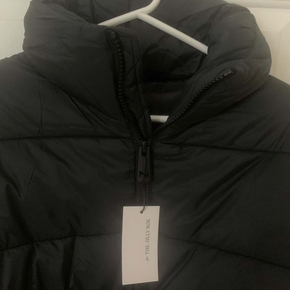 Black Jillian Harris jacket. The jacket is made by the brand Noize. - Picture 4 of 4